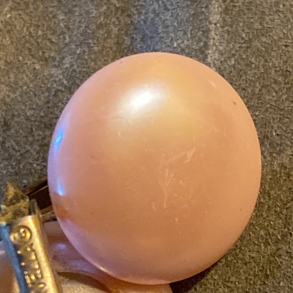 Vintage Marvella pink button size clip on earrings - Picture 2 of 7